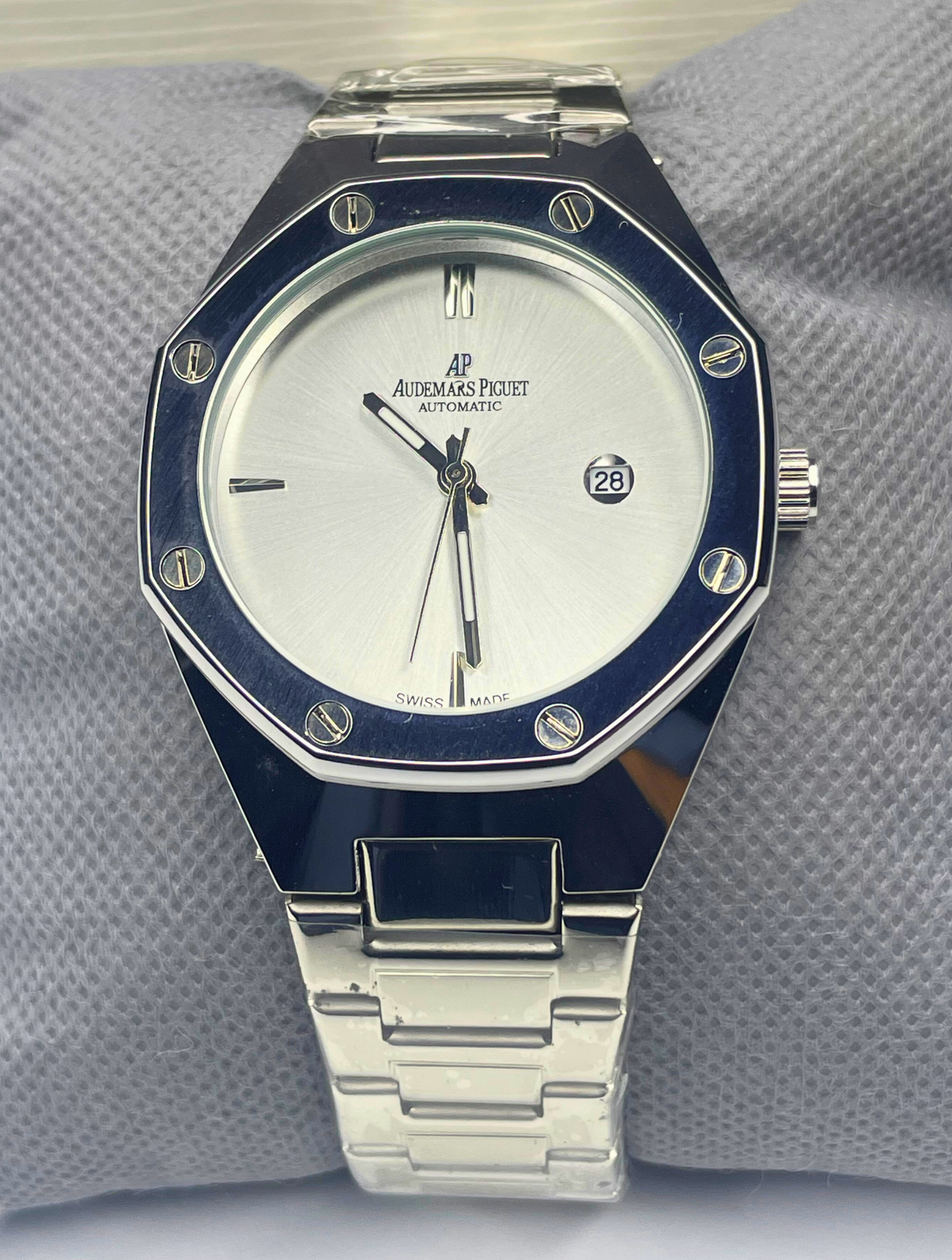 Audemars Piguet AP - Royal Oak - Off White Dial - Silver Chain